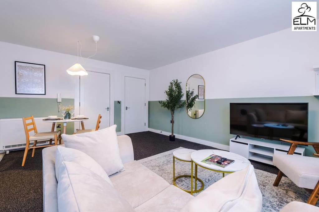 Cozy 1 Bedroom Apartment, Prime Location , Free Parking Manchester Extérieur photo