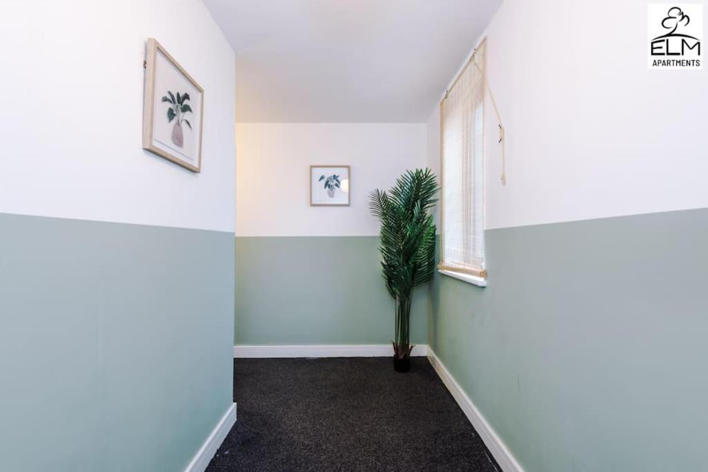 Cozy 1 Bedroom Apartment, Prime Location , Free Parking Manchester Extérieur photo