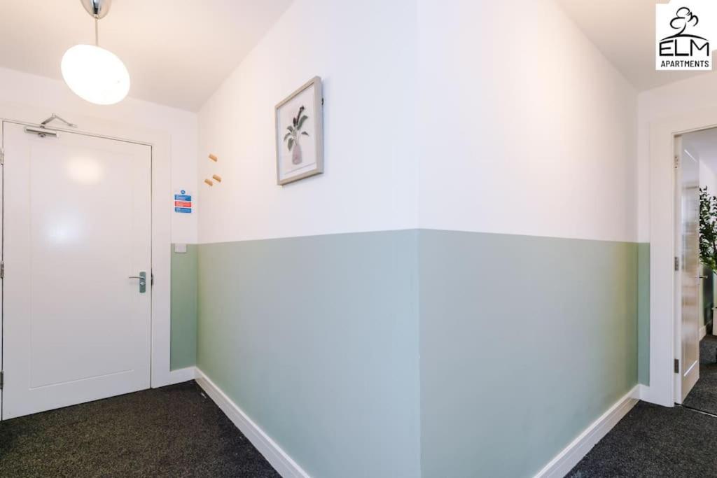 Cozy 1 Bedroom Apartment, Prime Location , Free Parking Manchester Extérieur photo