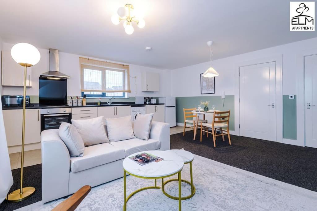 Cozy 1 Bedroom Apartment, Prime Location , Free Parking Manchester Extérieur photo