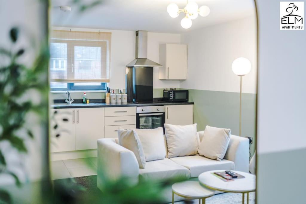 Cozy 1 Bedroom Apartment, Prime Location , Free Parking Manchester Extérieur photo